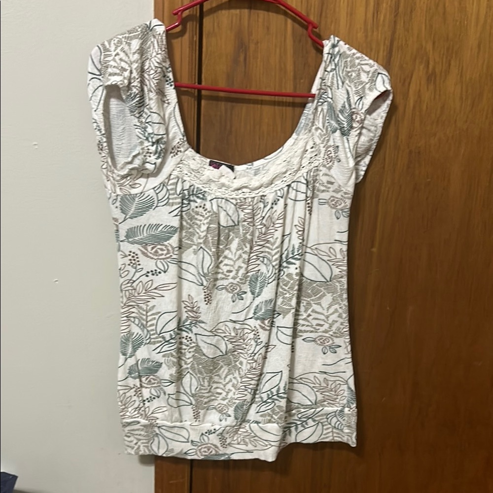 Agenda White and Gray Flutter Sleeve Fitted Blouse